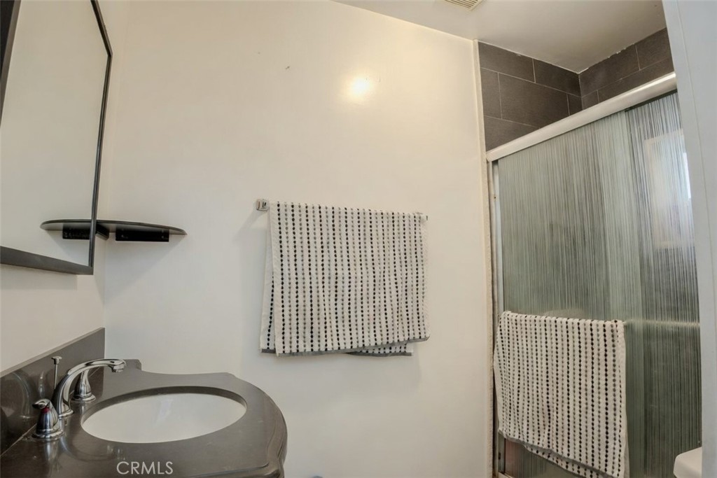 Los Angeles, California, 90063, United States, 5 Bedrooms Bedrooms, ,Residential,For Sale,2014763