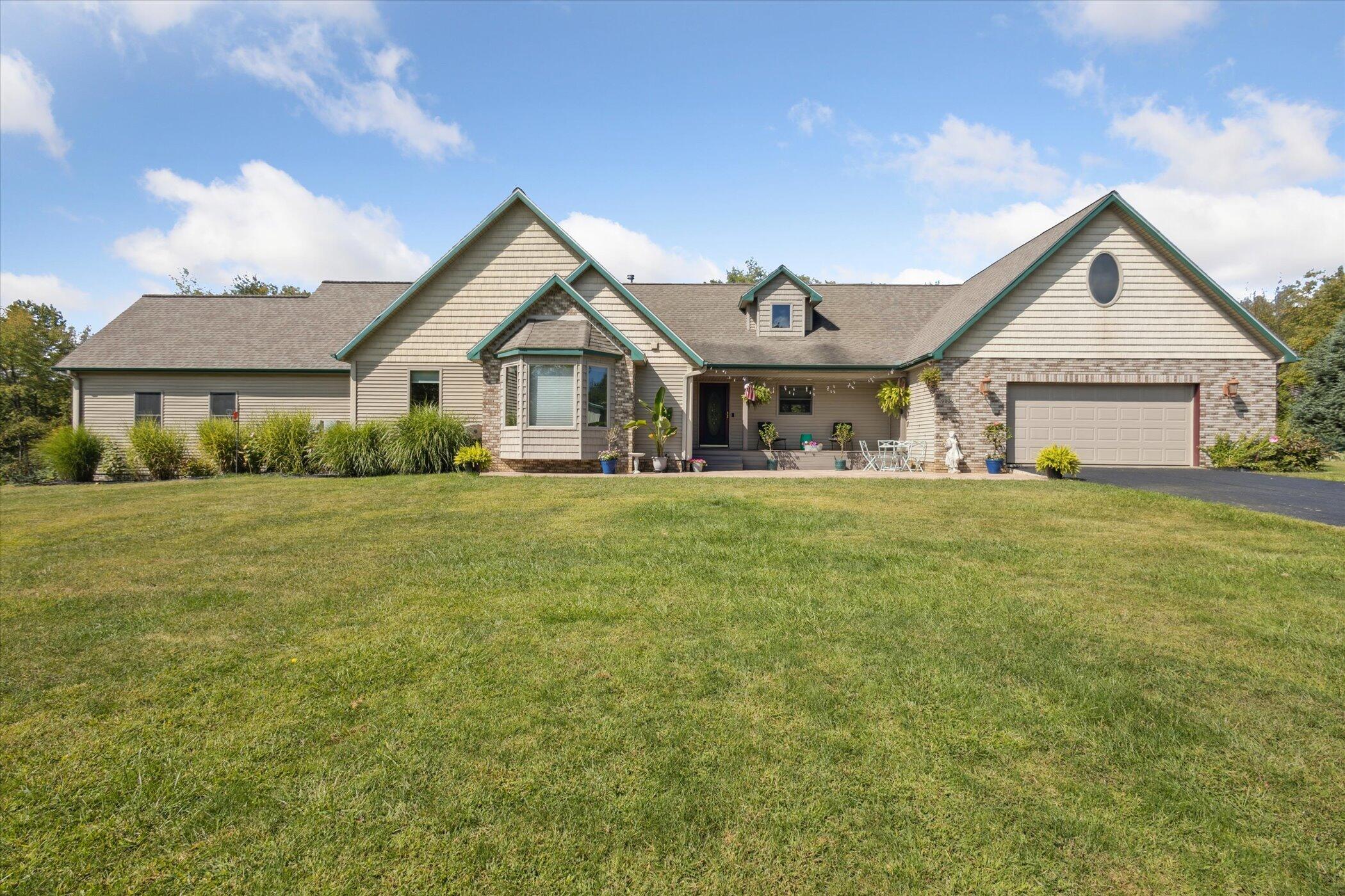Horton, Michigan, 49246, United States, 5 Bedrooms Bedrooms, ,4 BathroomsBathrooms,Residential,For Sale,1940330