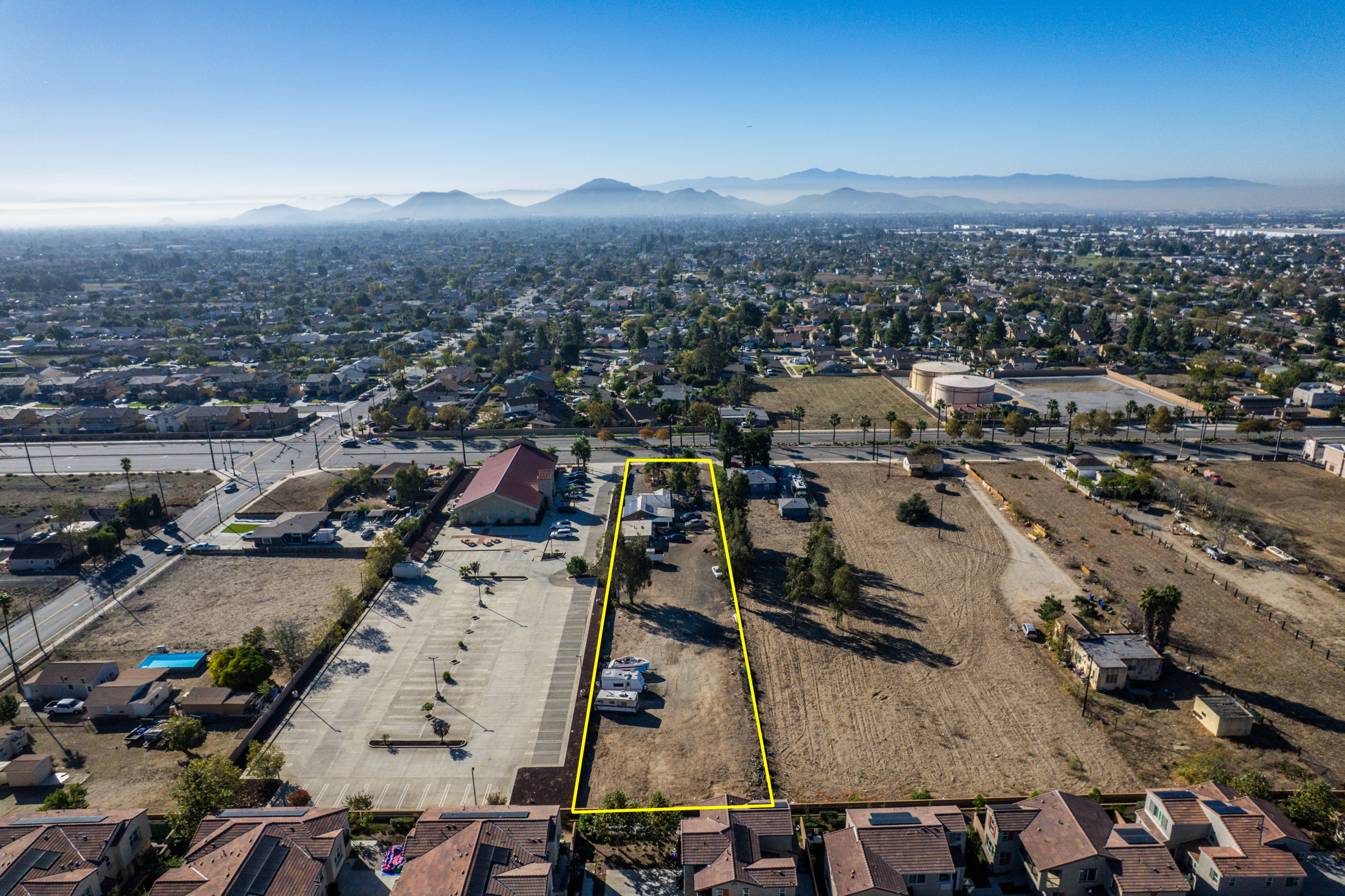 Fontana, California, 92336, United States, 7 Bedrooms Bedrooms, ,4 BathroomsBathrooms,Residential,For Sale,1988528