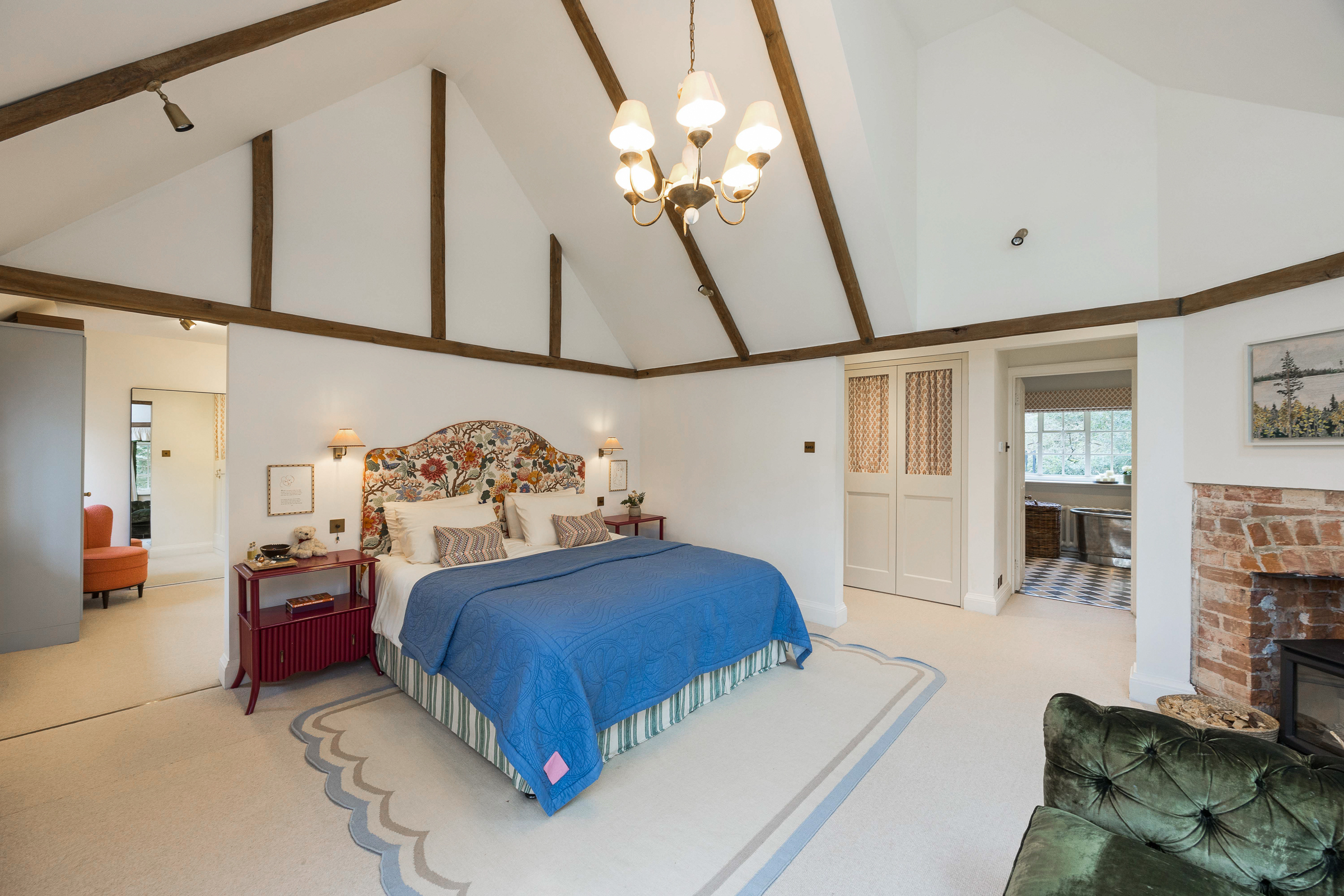  A Characterful New Forest Country House with Cottage, Stables and Barn - 物件實景