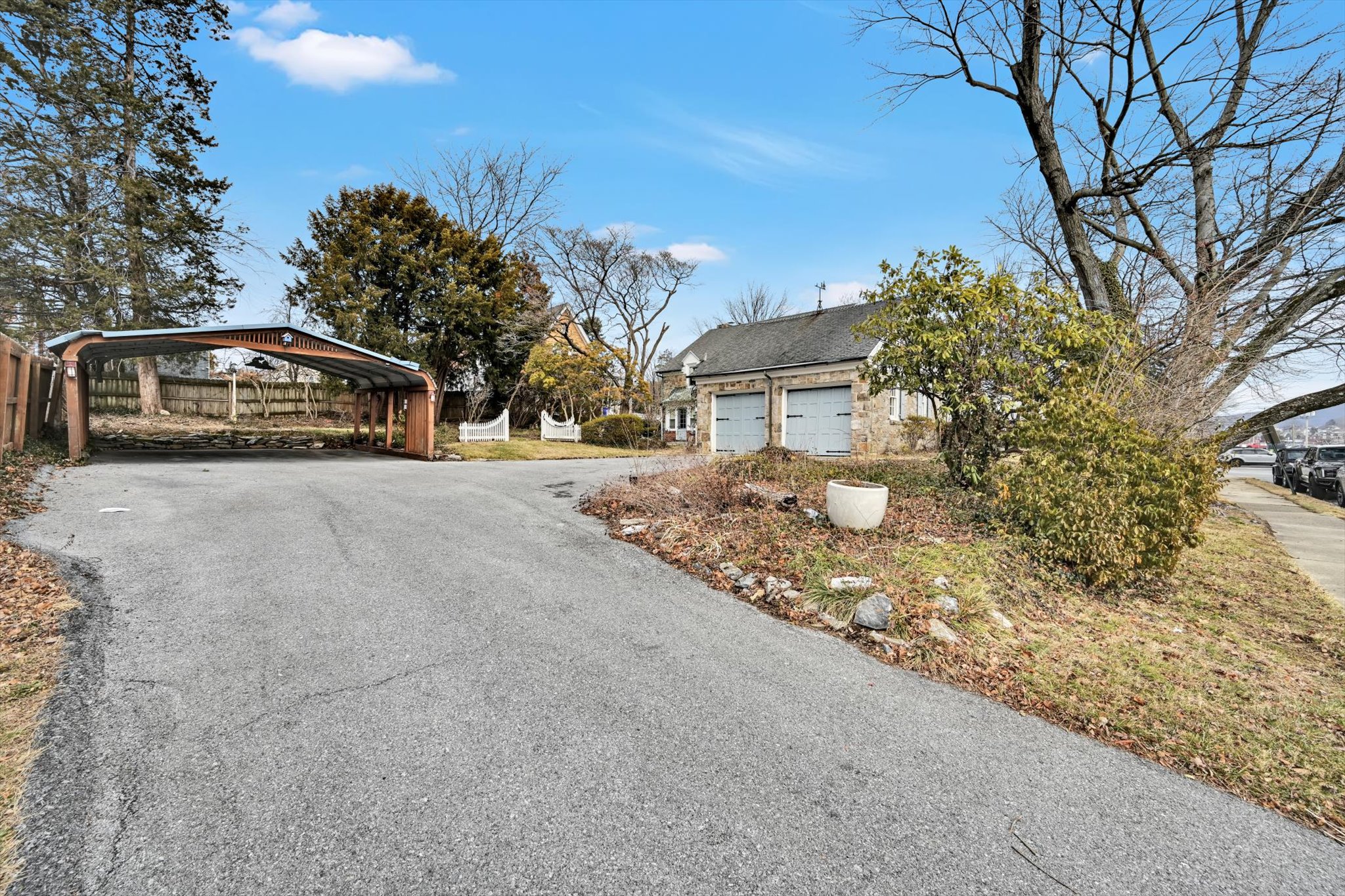 Reading, Pennsylvania, 19607, United States, 6 Bedrooms Bedrooms, ,3 BathroomsBathrooms,Residential,For Sale,2008158