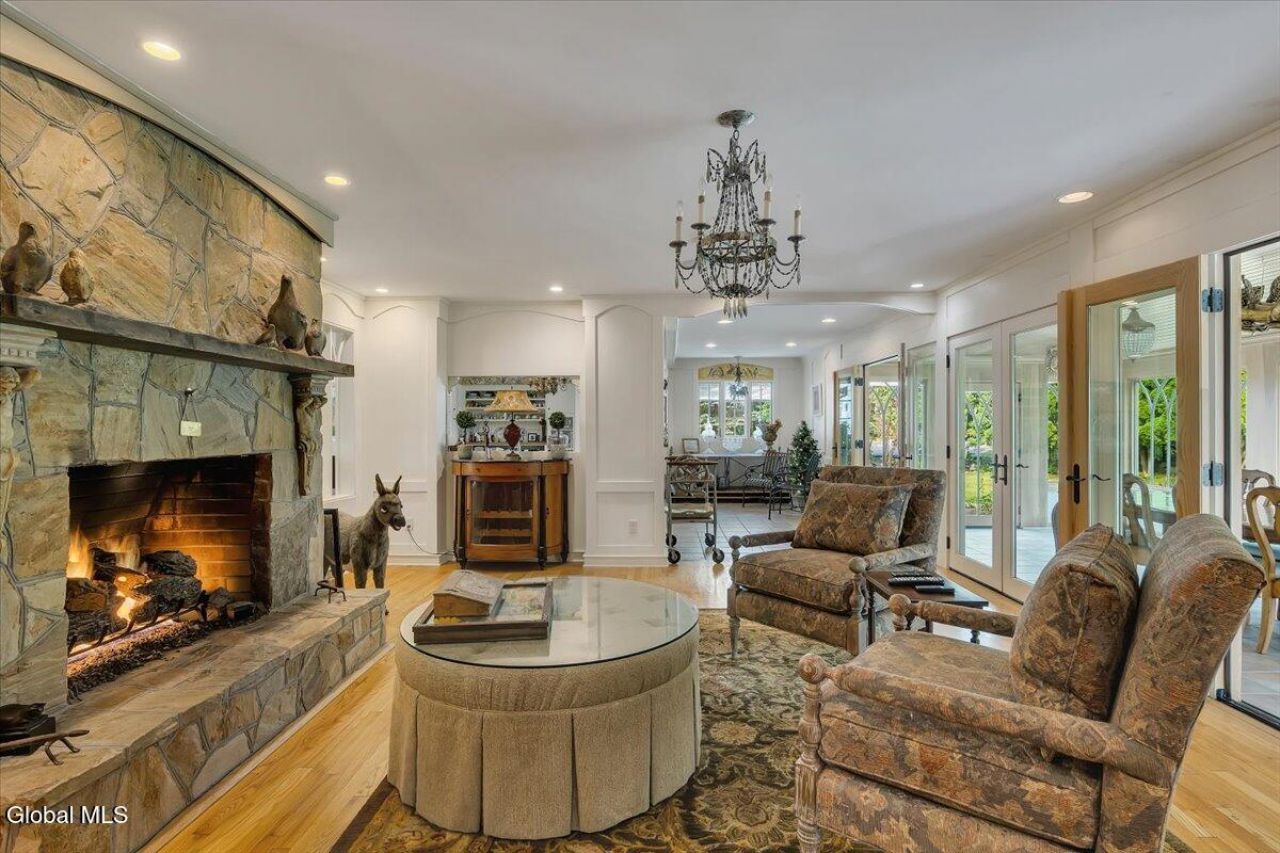 Queensbury, New York, 12804, United States, 4 Bedrooms Bedrooms, ,4 BathroomsBathrooms,Residential,For Sale,2003440