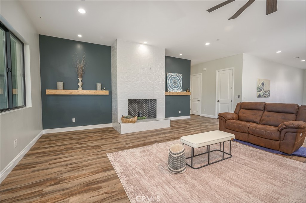 Temecula, California, 92591, United States, 5 Bedrooms Bedrooms, ,4 BathroomsBathrooms,Residential,For Sale,2048458