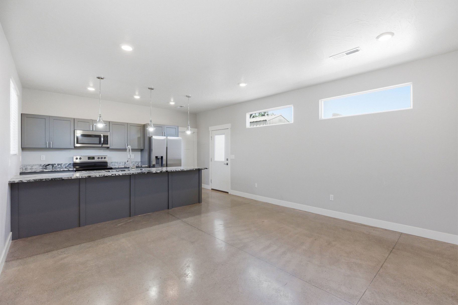  Modern Single Family Home with Easy Access to HWY 7&9 - 物件實景