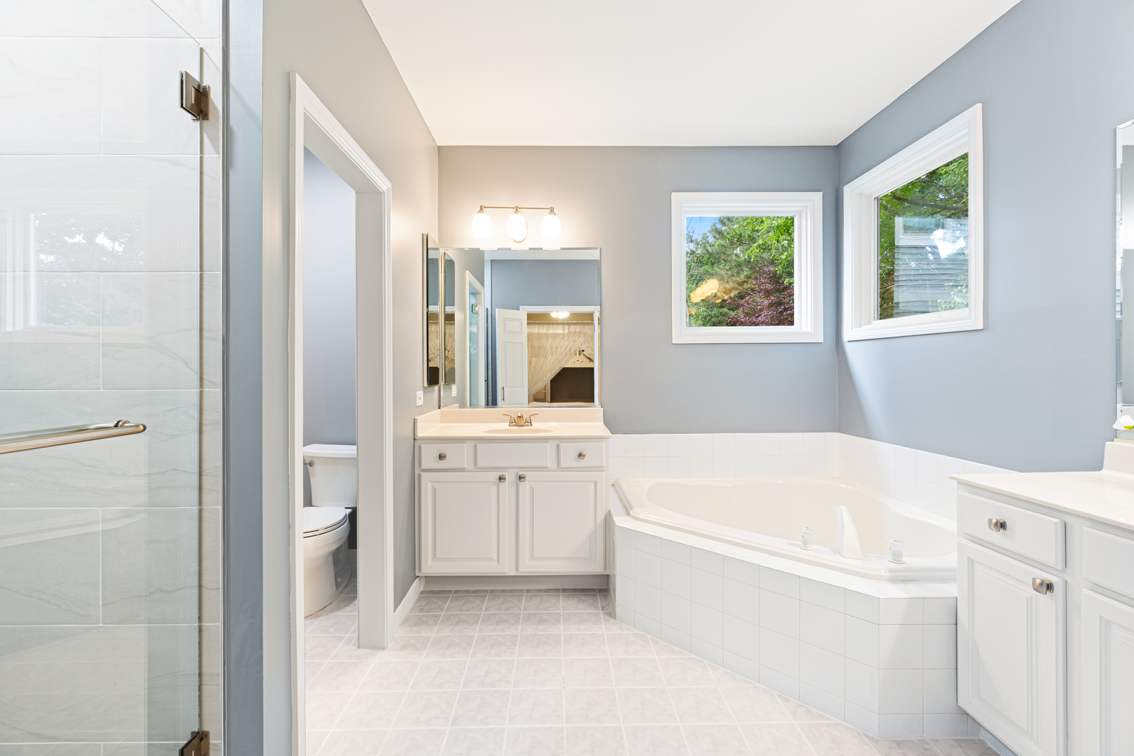 Glenview, Illinois, 60026, United States, 4 Bedrooms Bedrooms, ,4 BathroomsBathrooms,Residential,For Sale,1991544