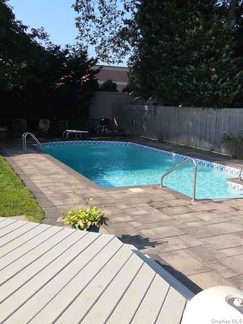 Seaford, New York, 11783, United States, 3 Bedrooms Bedrooms, ,2 BathroomsBathrooms,Residential,For Sale,2005849