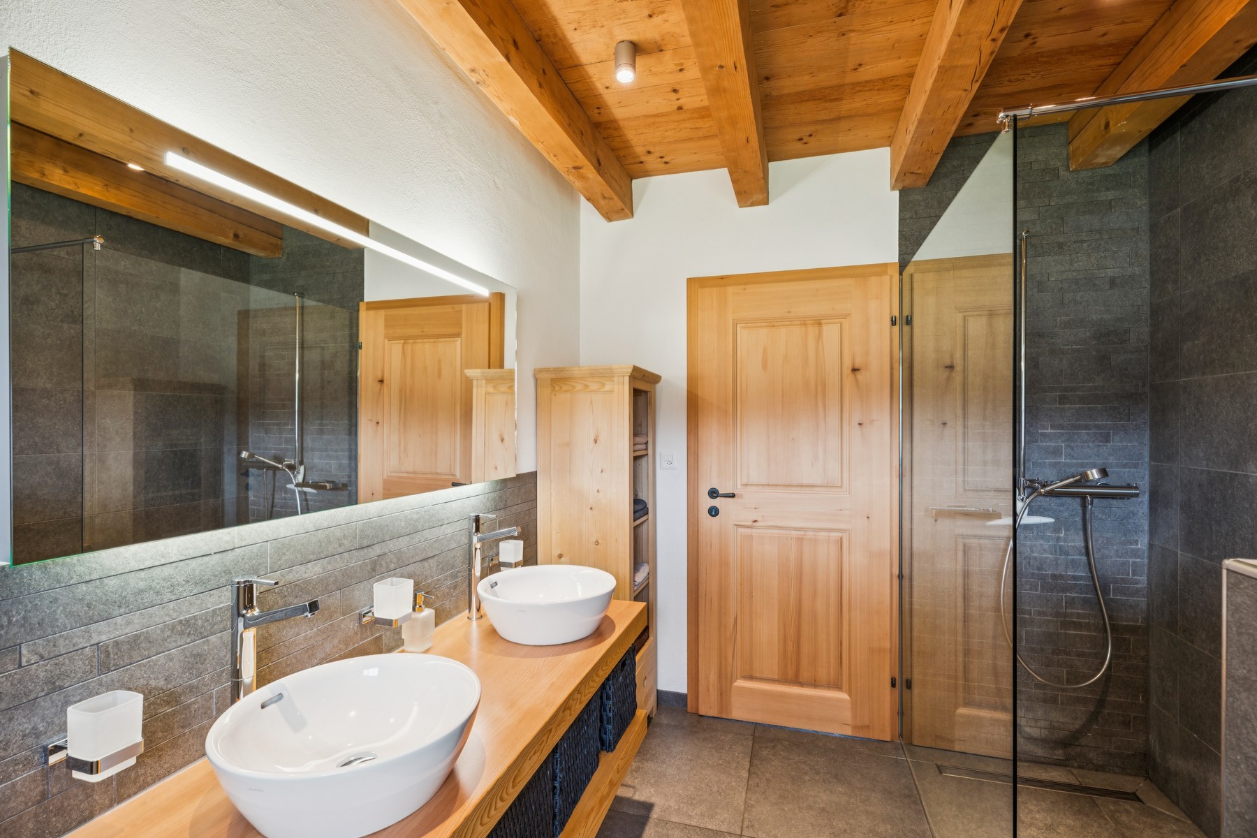  A stunning, fully renovated farmhouse consisting of 2 apartments - 物件實景