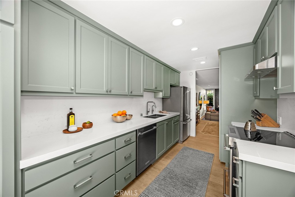 Pasadena, California, 91105, United States, 2 Bedrooms Bedrooms, ,1 BathroomBathrooms,Residential,For Sale,1941696