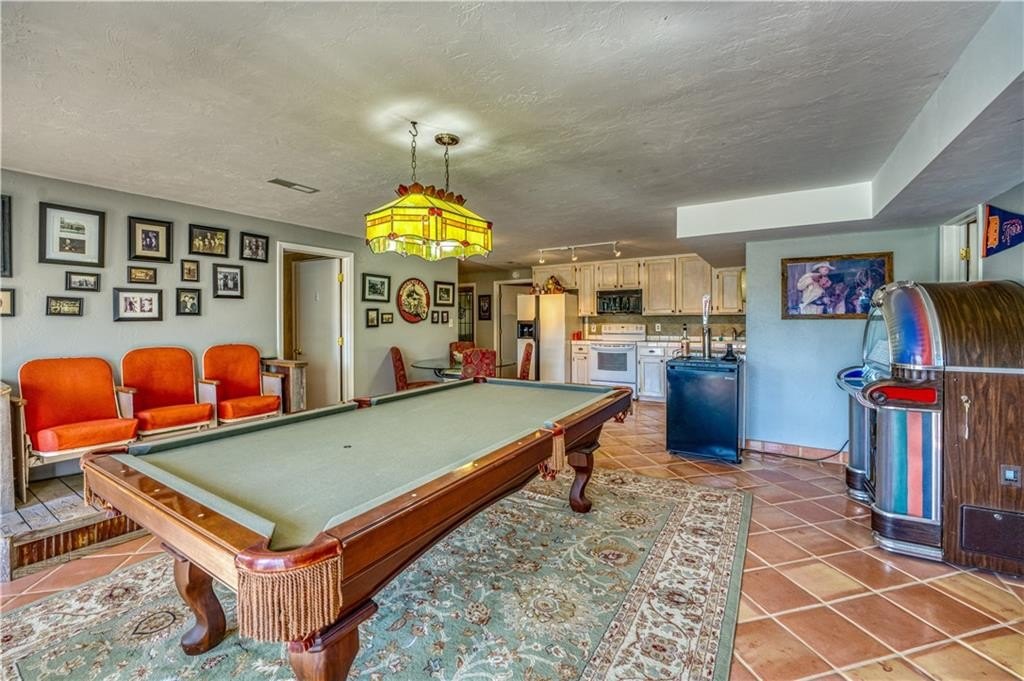 Harrison, Arkansas, 72601, United States, 4 Bedrooms Bedrooms, ,4 BathroomsBathrooms,Residential,For Sale,1763451