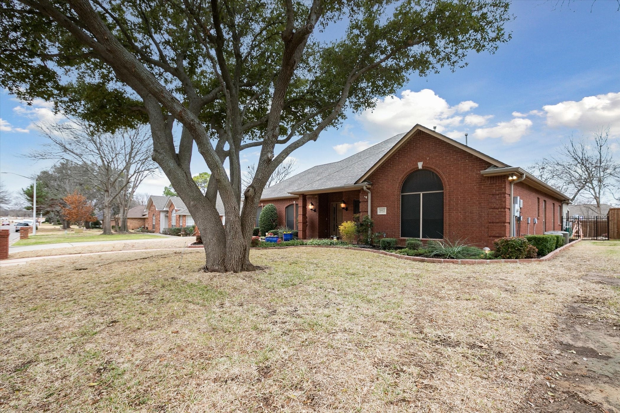 Denton, Texas, 76205, United States, 4 Bedrooms Bedrooms, ,4 BathroomsBathrooms,Residential,For Sale,1981171