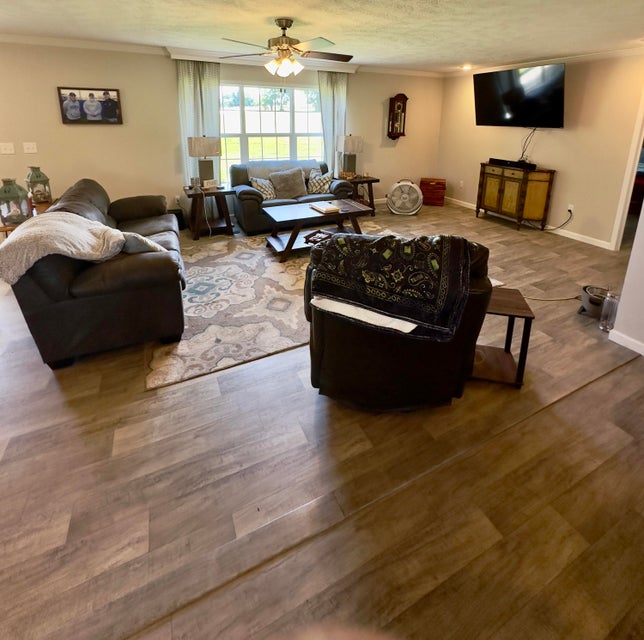 Albany, Kentucky, 42602, United States, 4 Bedrooms Bedrooms, ,2 BathroomsBathrooms,Residential,For Sale,1905722