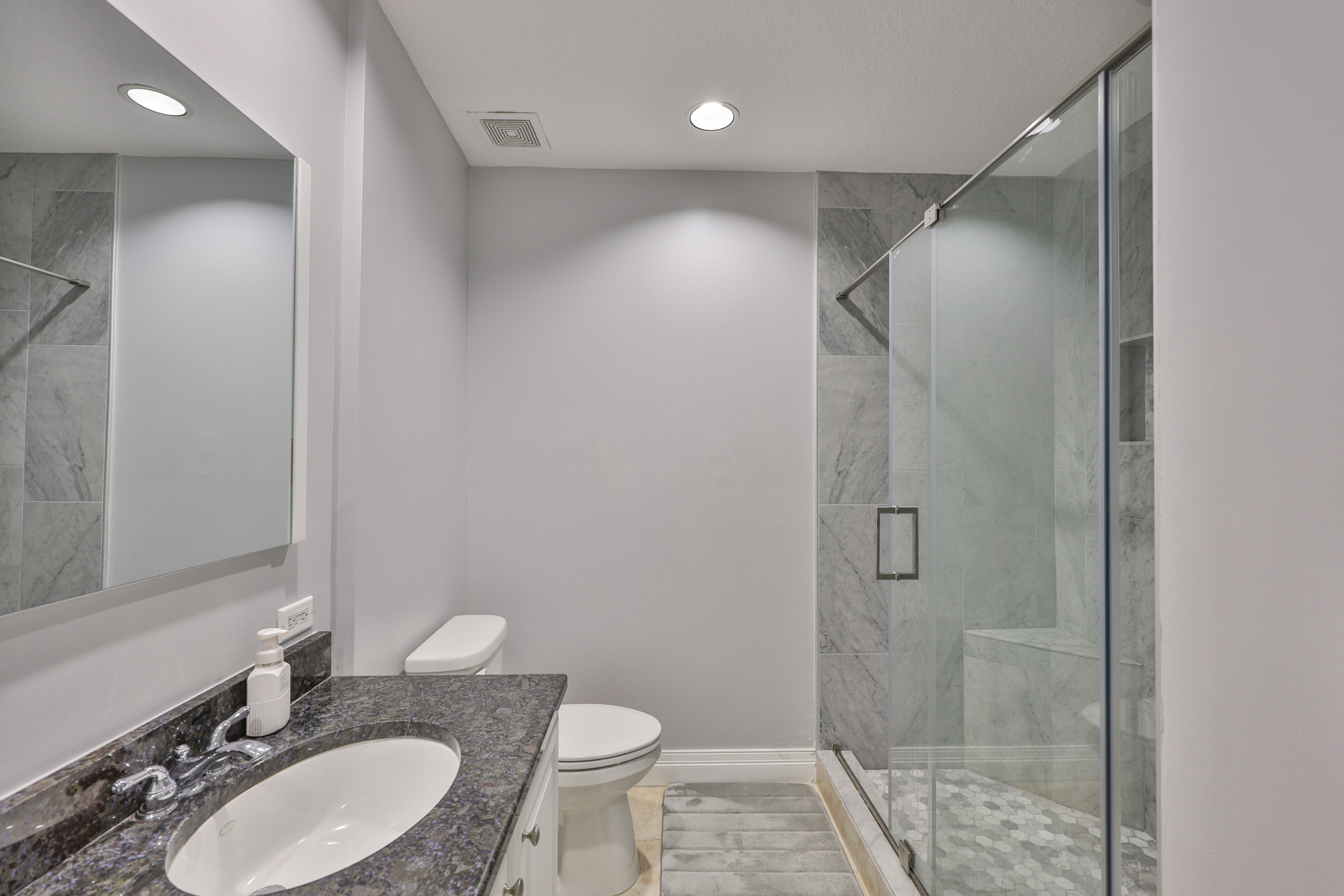 Tampa, Florida, 33602, United States, 3 Bedrooms Bedrooms, ,3 BathroomsBathrooms,Residential,For Sale,1982527