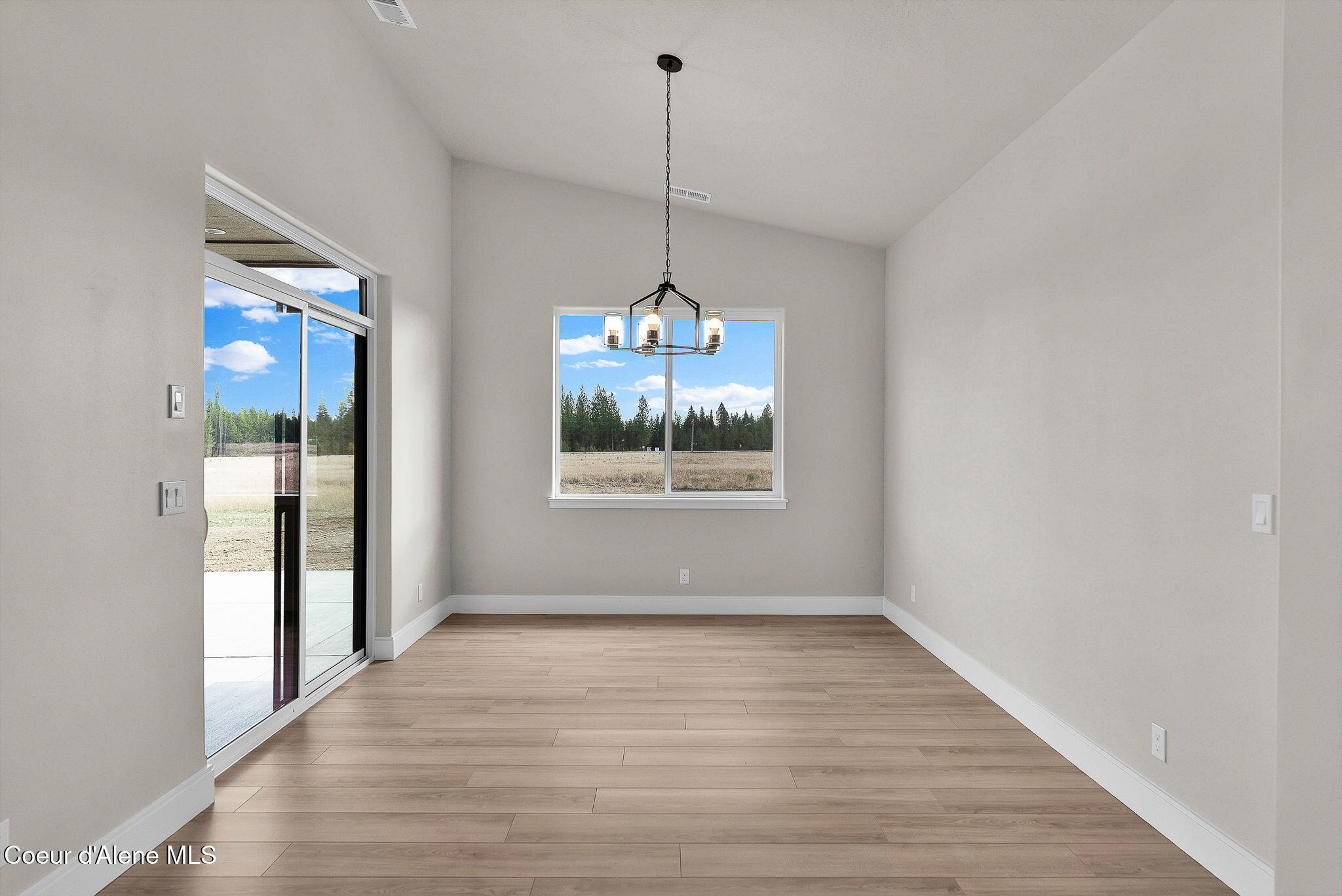 Rathdrum, Idaho, 83858, United States, 5 Bedrooms Bedrooms, ,1 BathroomBathrooms,Residential,For Sale,1989030