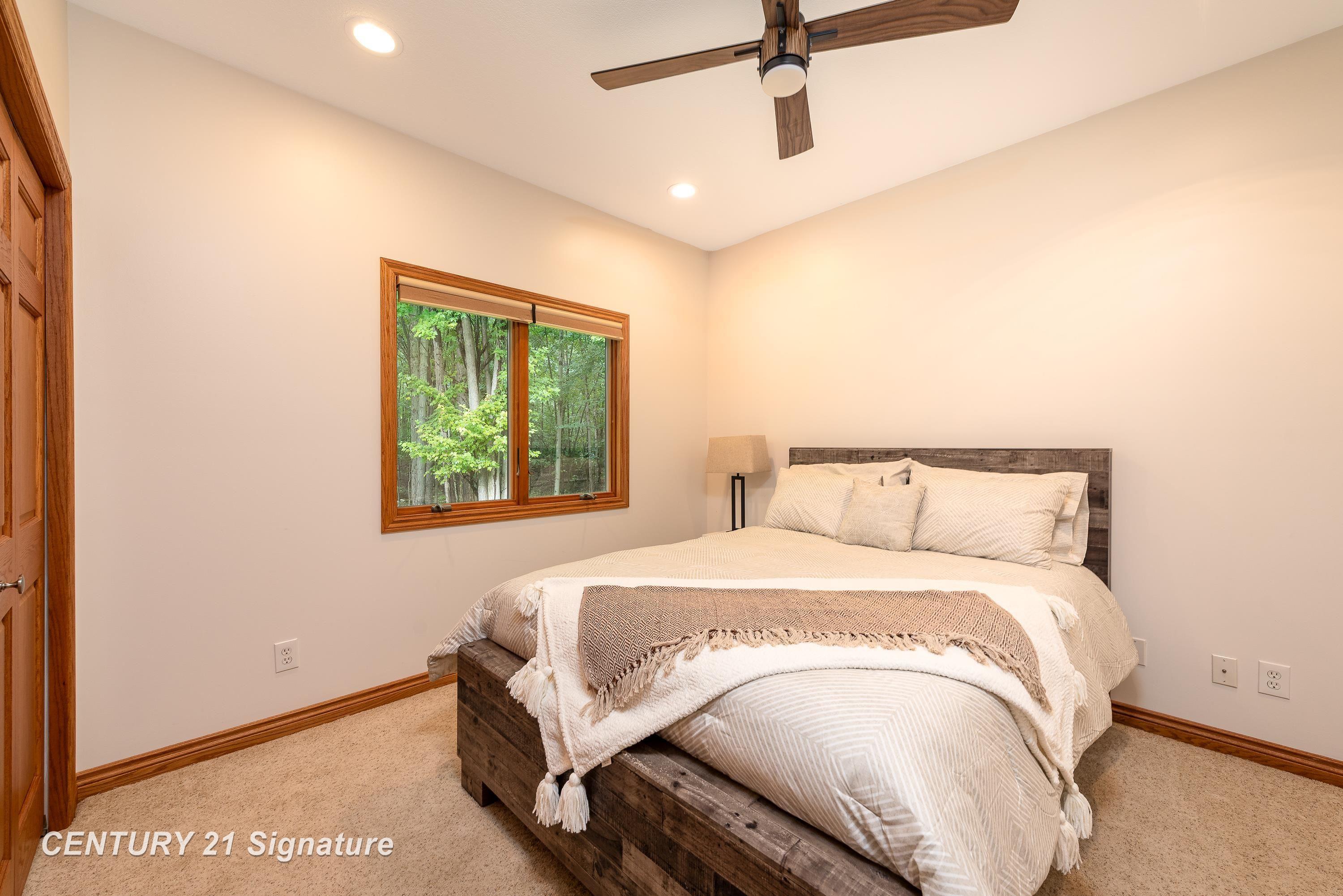 Midland, Michigan, 48642, United States, 4 Bedrooms Bedrooms, ,4 BathroomsBathrooms,Residential,For Sale,1981161