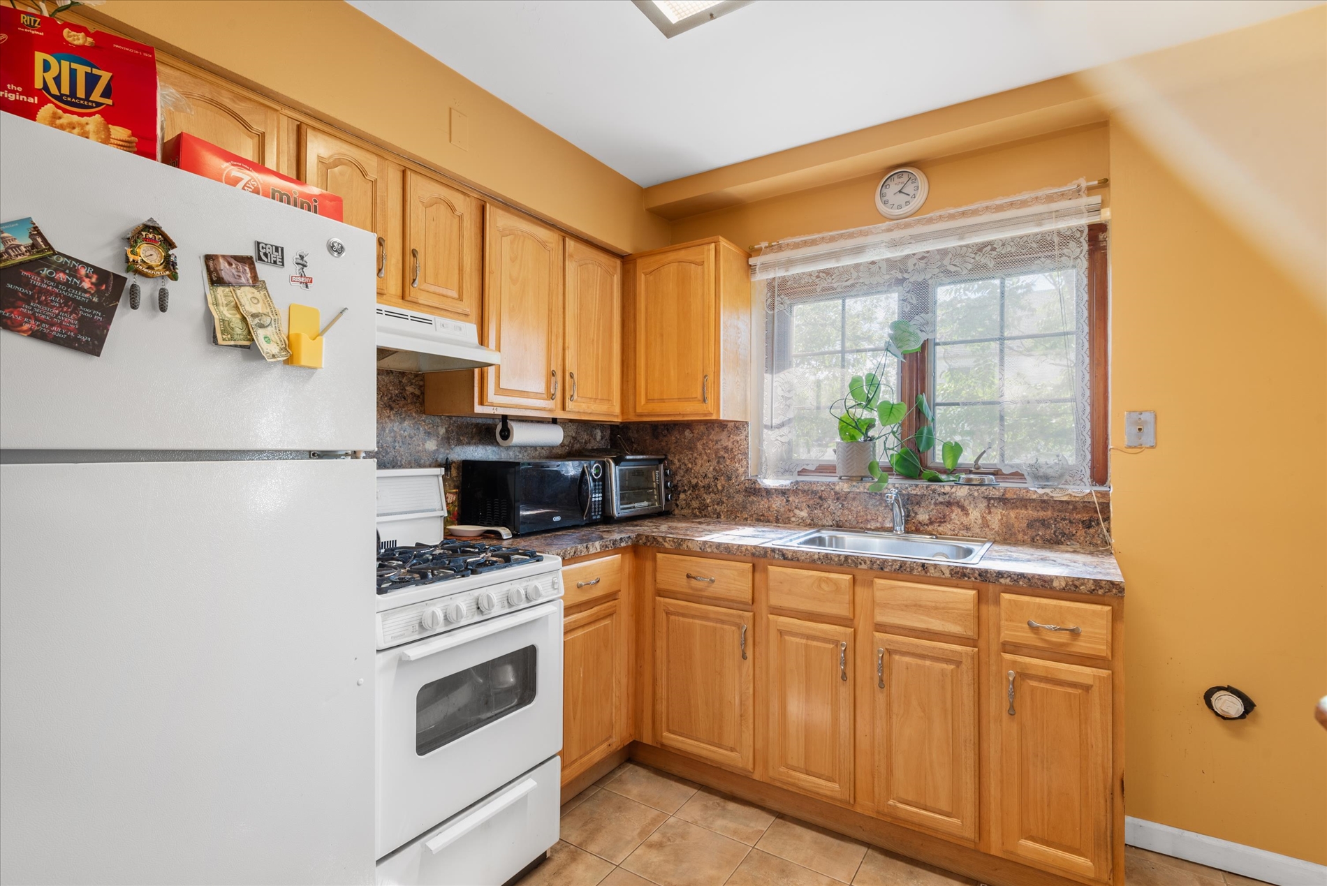 Howard Beach, New York, 11414, United States, 4 Bedrooms Bedrooms, ,3 BathroomsBathrooms,Residential,For Sale,1835164