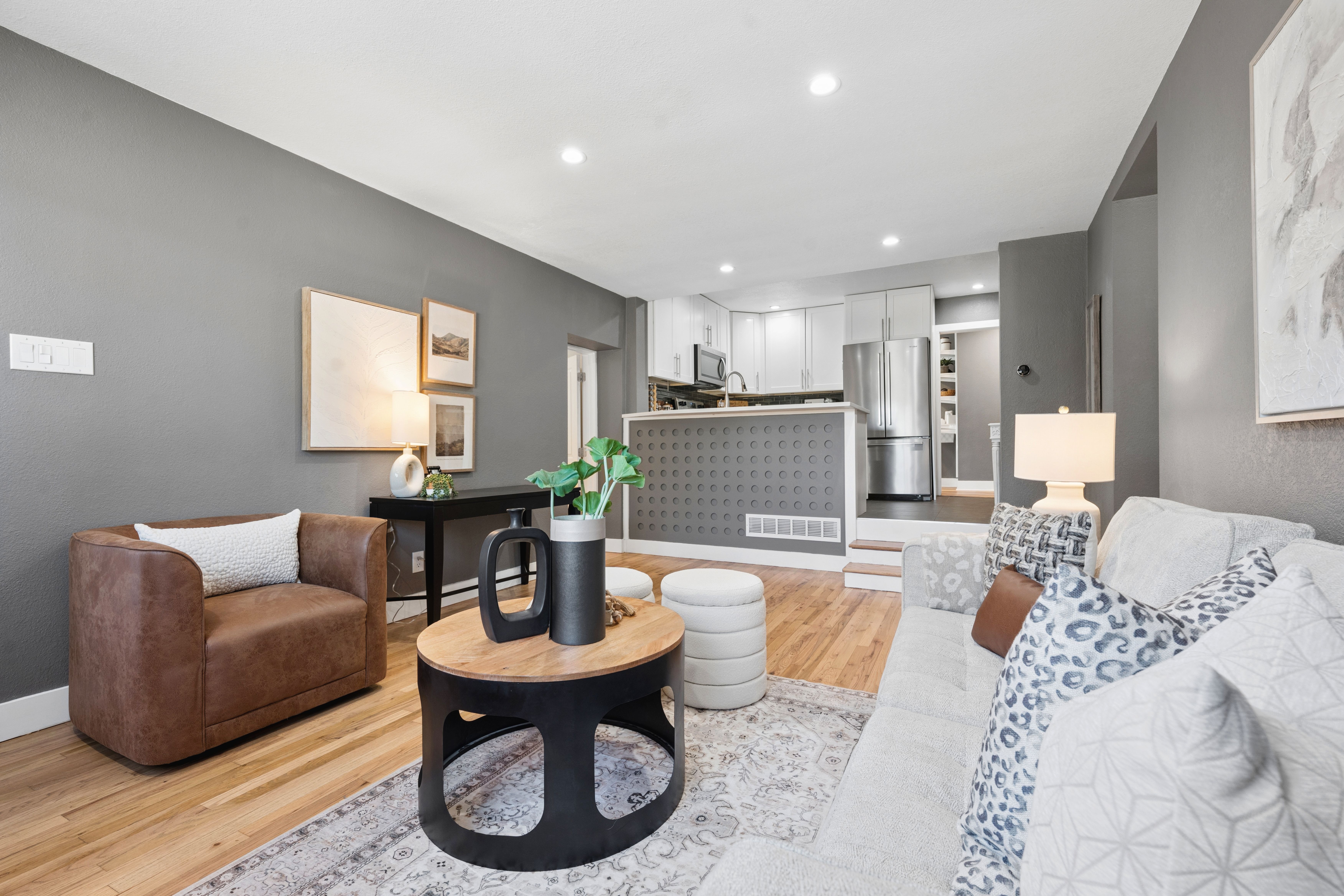  Stylish And Remarkably Versatile Remodeled Mid-Mod Residence - 物件實景
