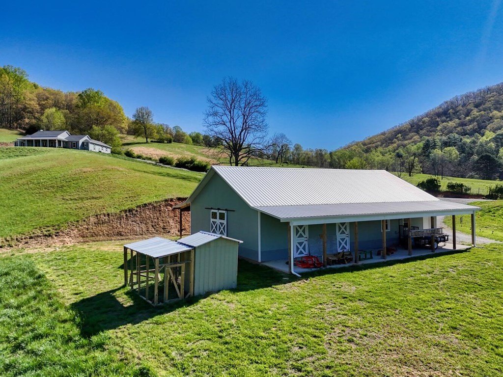 Hayesville, North Carolina, 29804, United States, 3 Bedrooms Bedrooms, ,3 BathroomsBathrooms,Residential,For Sale,1983718