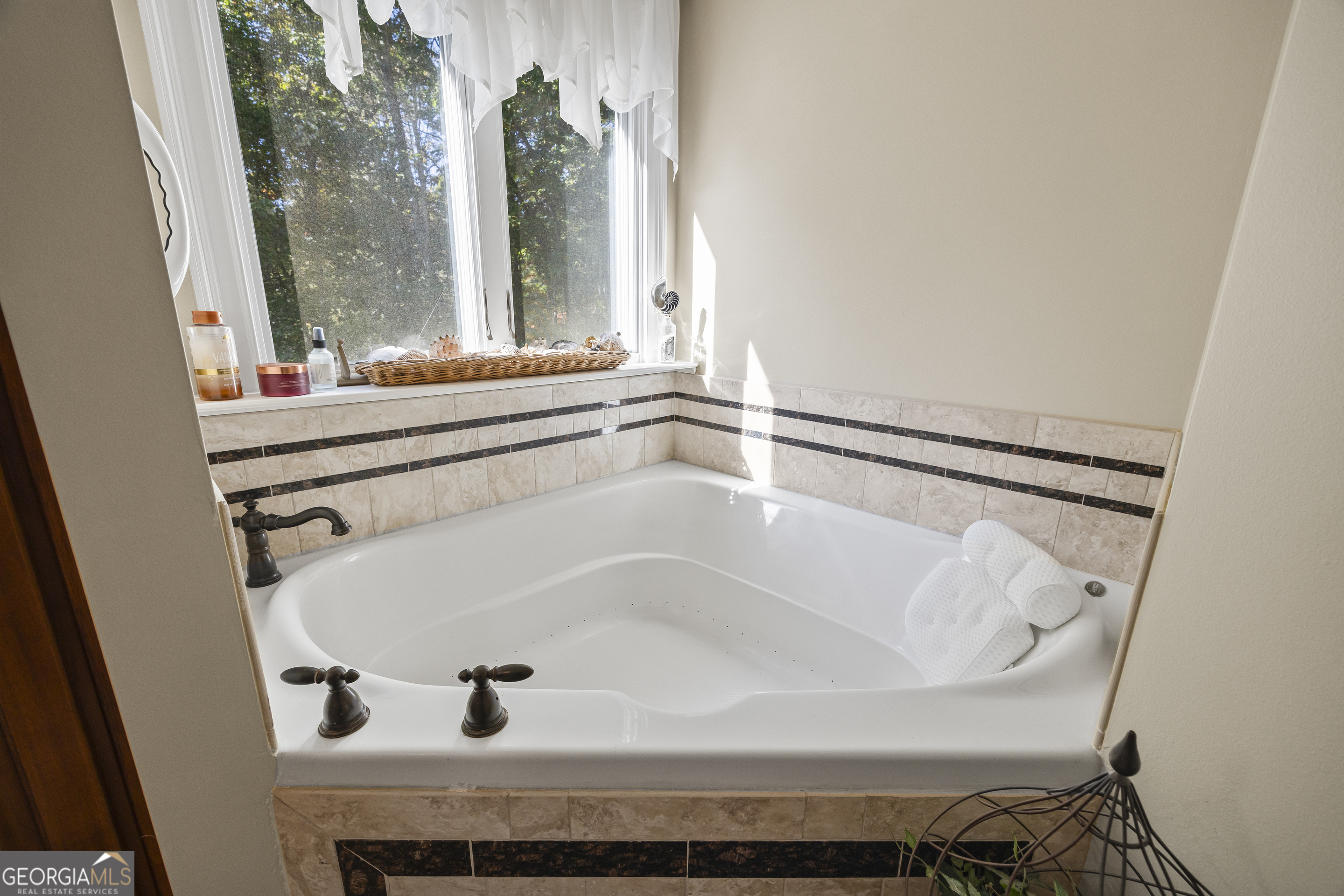 Helen, Georgia, 30545, United States, 3 Bedrooms Bedrooms, ,3 BathroomsBathrooms,Residential,For Sale,1983913