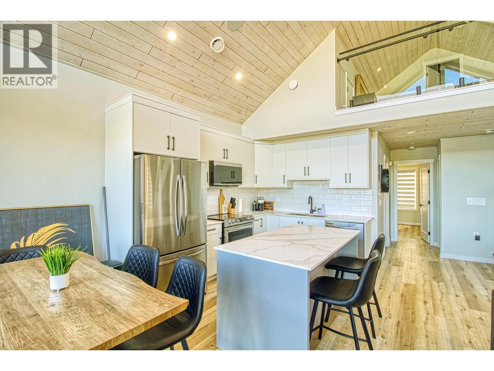KELOWNA, British Columbia, V1Z 3R8, CA, 3 Bedrooms Bedrooms, ,2 BathroomsBathrooms,Residential,For Sale,1918397