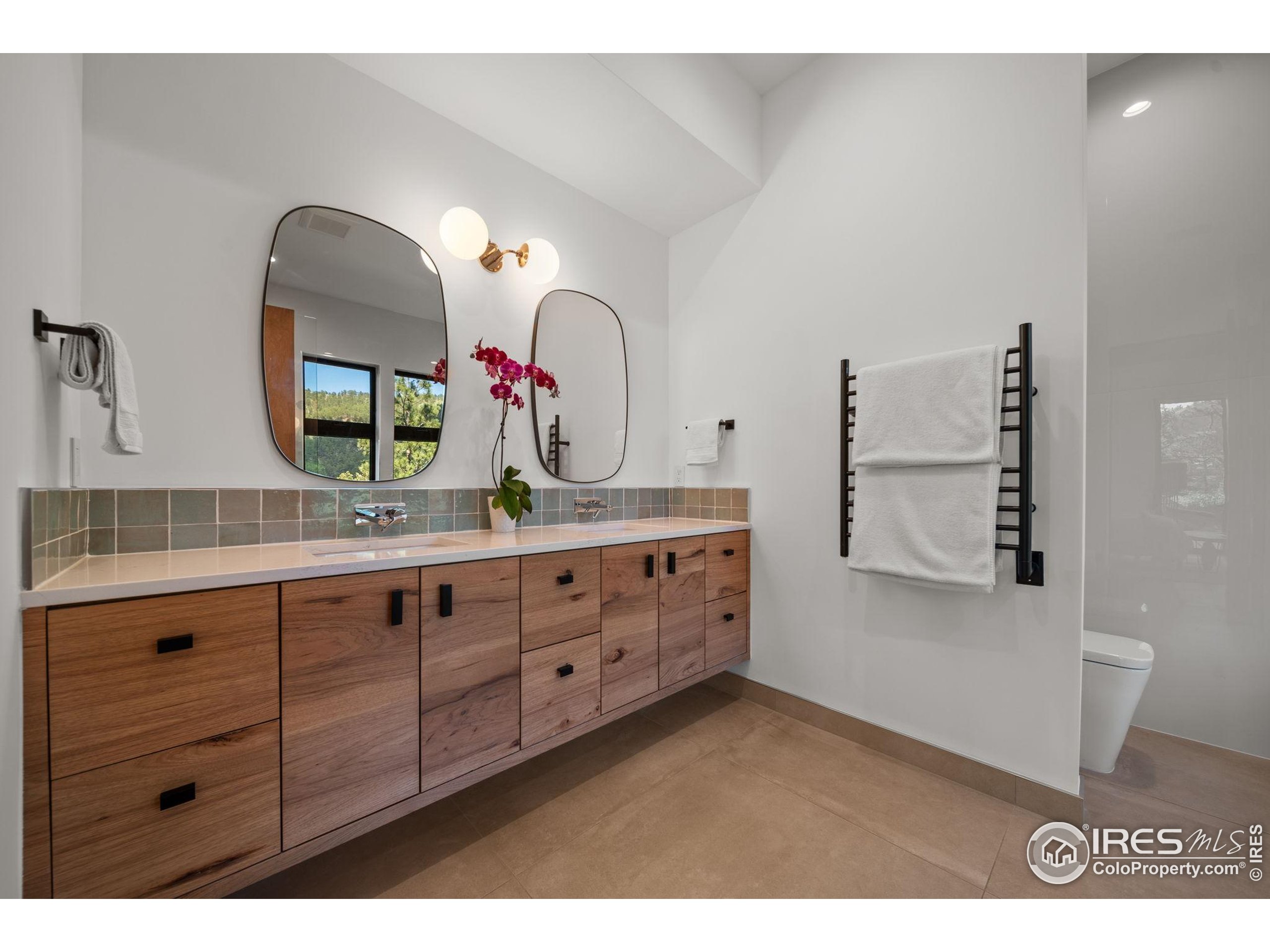 Boulder, Colorado, 80302, United States, 4 Bedrooms Bedrooms, ,3 BathroomsBathrooms,Residential,For Sale,1947999