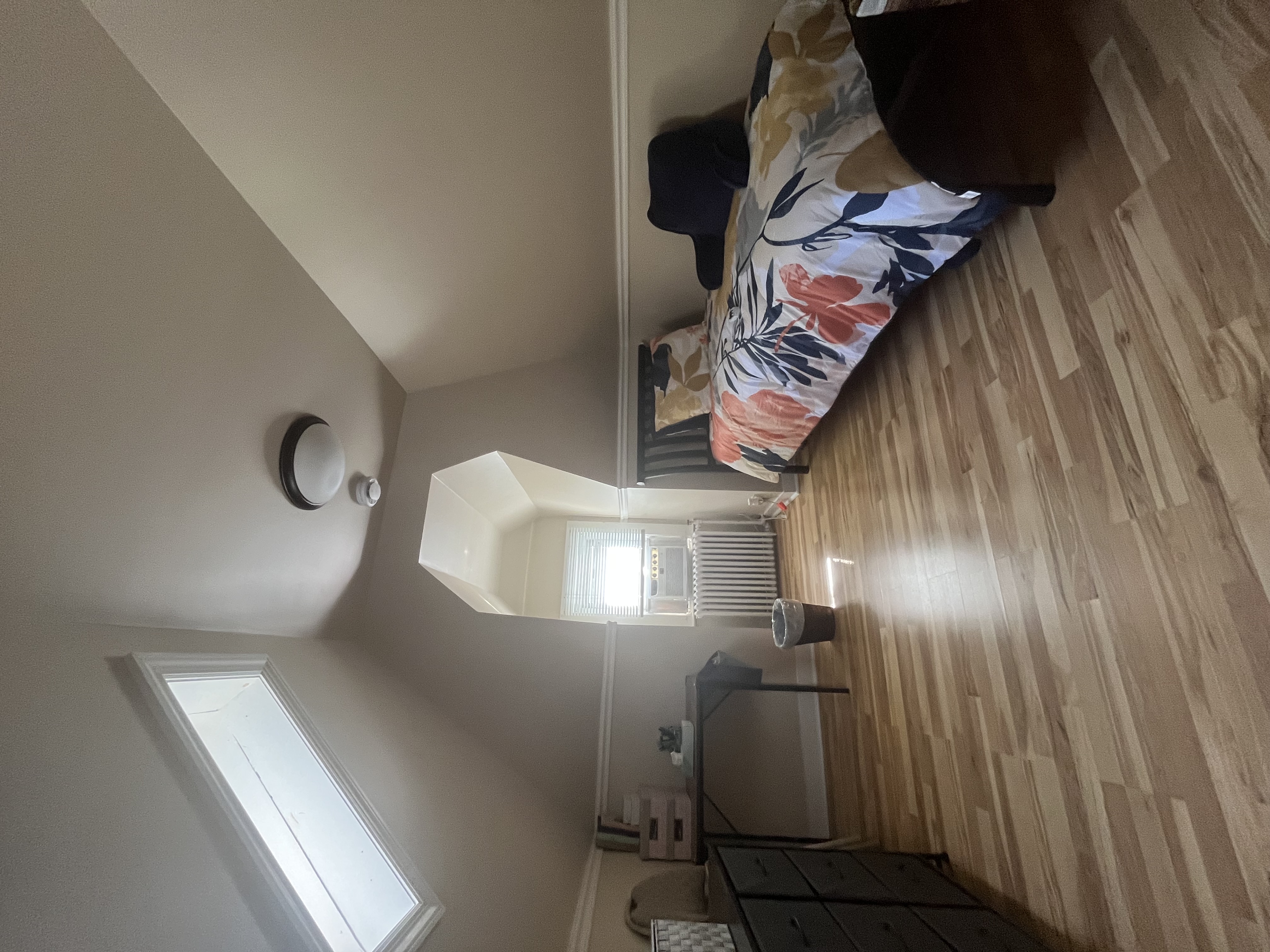 Bronx, New York, 10475, United States, 3 Bedrooms Bedrooms, ,2 BathroomsBathrooms,Residential,For Sale,1974345