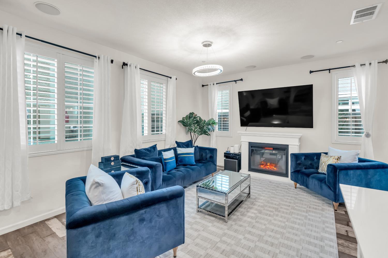 Elk Grove, California, 95758, United States, 3 Bedrooms Bedrooms, ,3 BathroomsBathrooms,Residential,For Sale,1995602