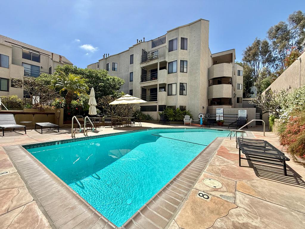 Long Beach, California, 90815, United States, 2 Bedrooms Bedrooms, ,2 BathroomsBathrooms,Residential,For Sale,1830564