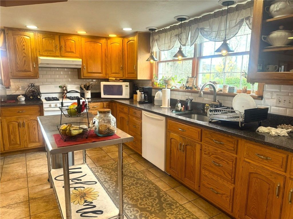 Unadilla, New York, 13849, United States, 4 Bedrooms Bedrooms, ,3 BathroomsBathrooms,Residential,For Sale,1971391