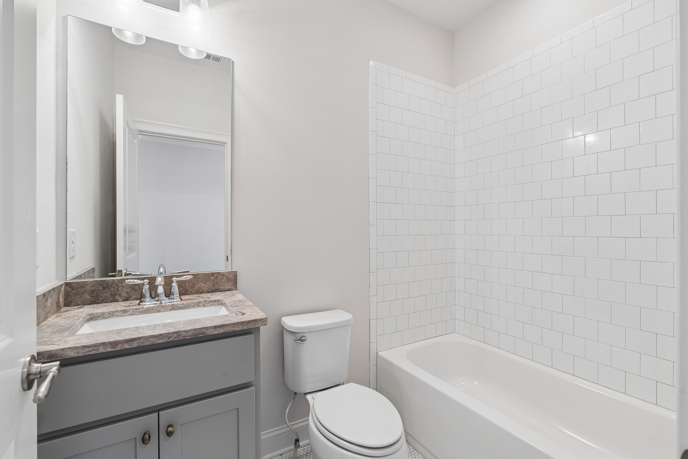  Upgraded Townhome Offers Low Maintenance Living - 物件實景