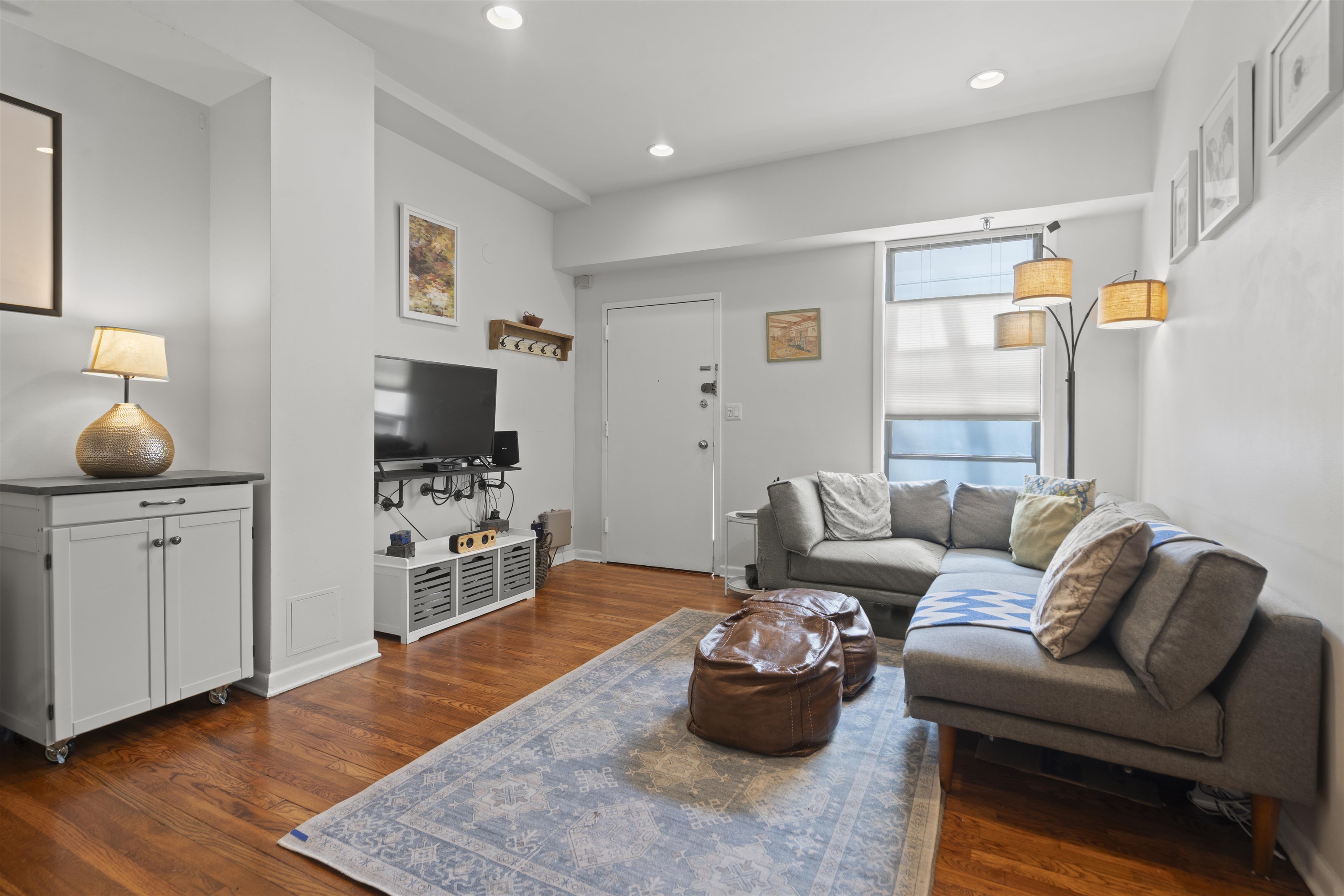 Jersey City, New Jersey, 07302, United States, 2 Bedrooms Bedrooms, ,2 BathroomsBathrooms,Residential,For Sale,1927516