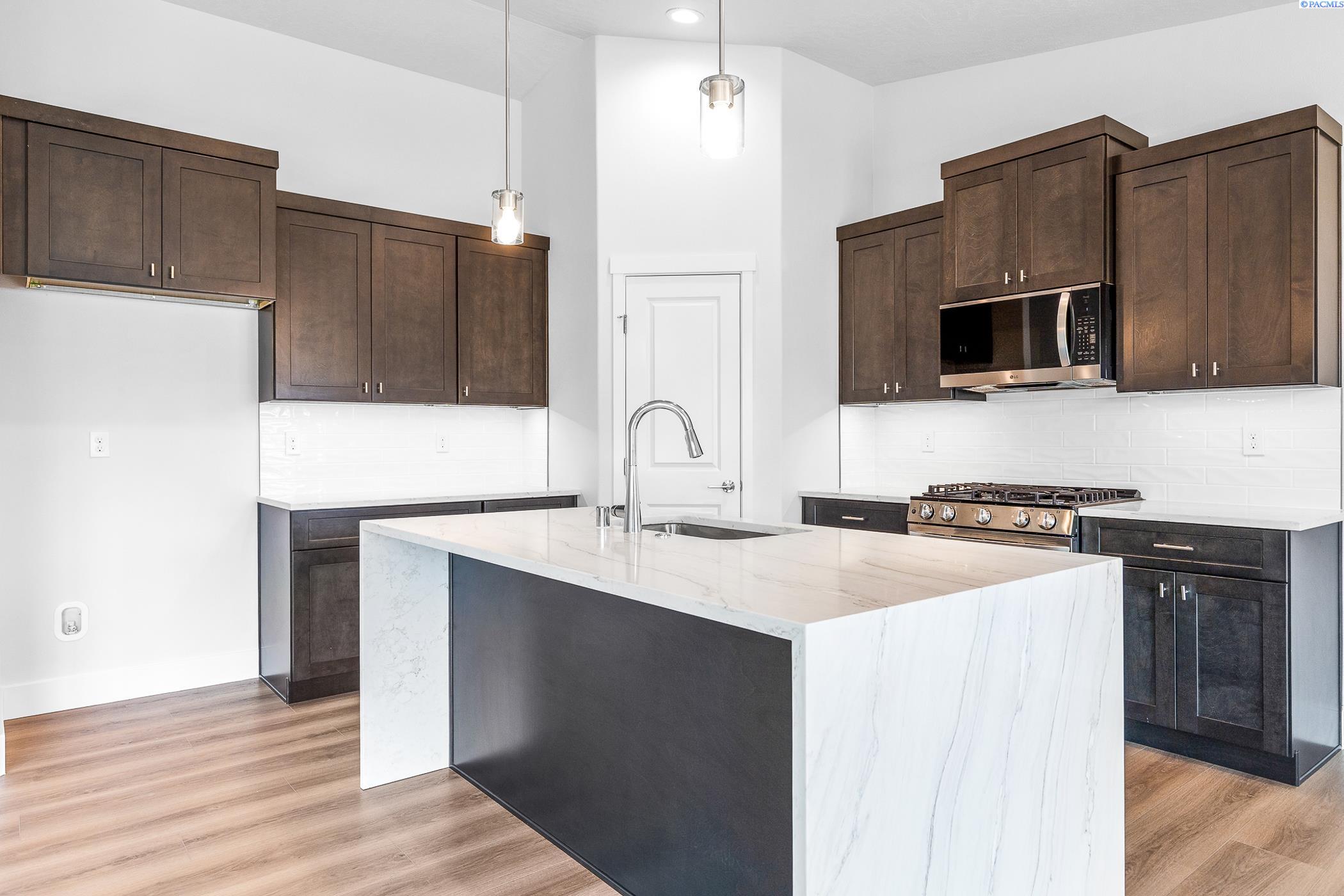 Pasco, Washington, 99301, United States, 4 Bedrooms Bedrooms, ,2 BathroomsBathrooms,Residential,For Sale,1892820