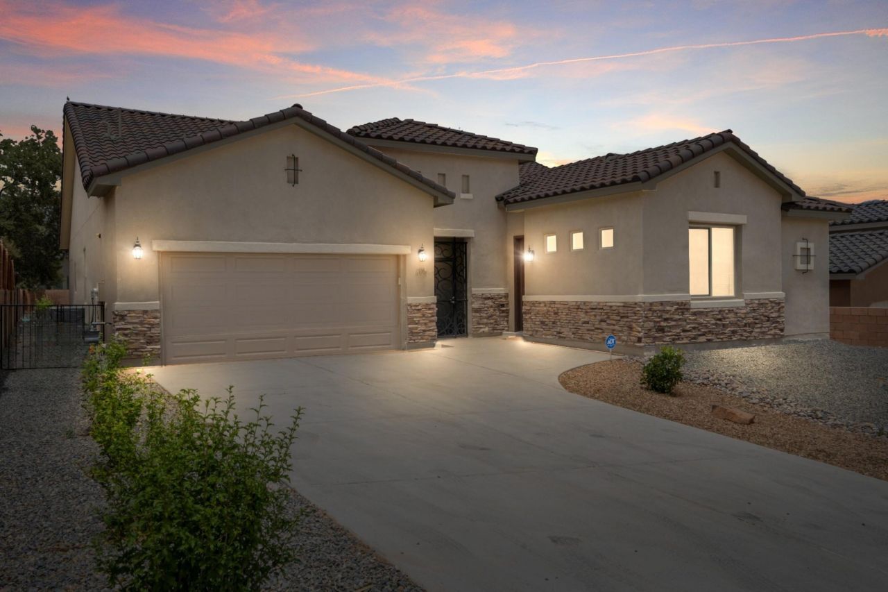 Rio Rancho, New Mexico, 87124, United States, 4 Bedrooms Bedrooms, ,4 BathroomsBathrooms,Residential,For Sale,1919636