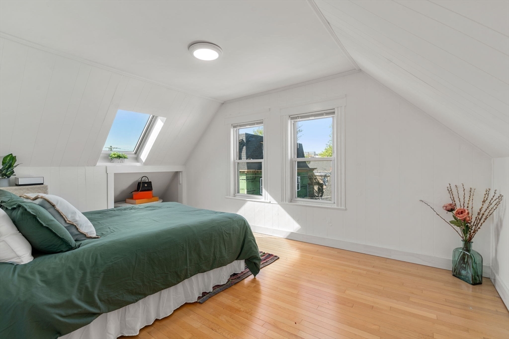 Somerville, Massachusetts, 02145, United States, 5 Bedrooms Bedrooms, ,3 BathroomsBathrooms,Residential,For Sale,1818195