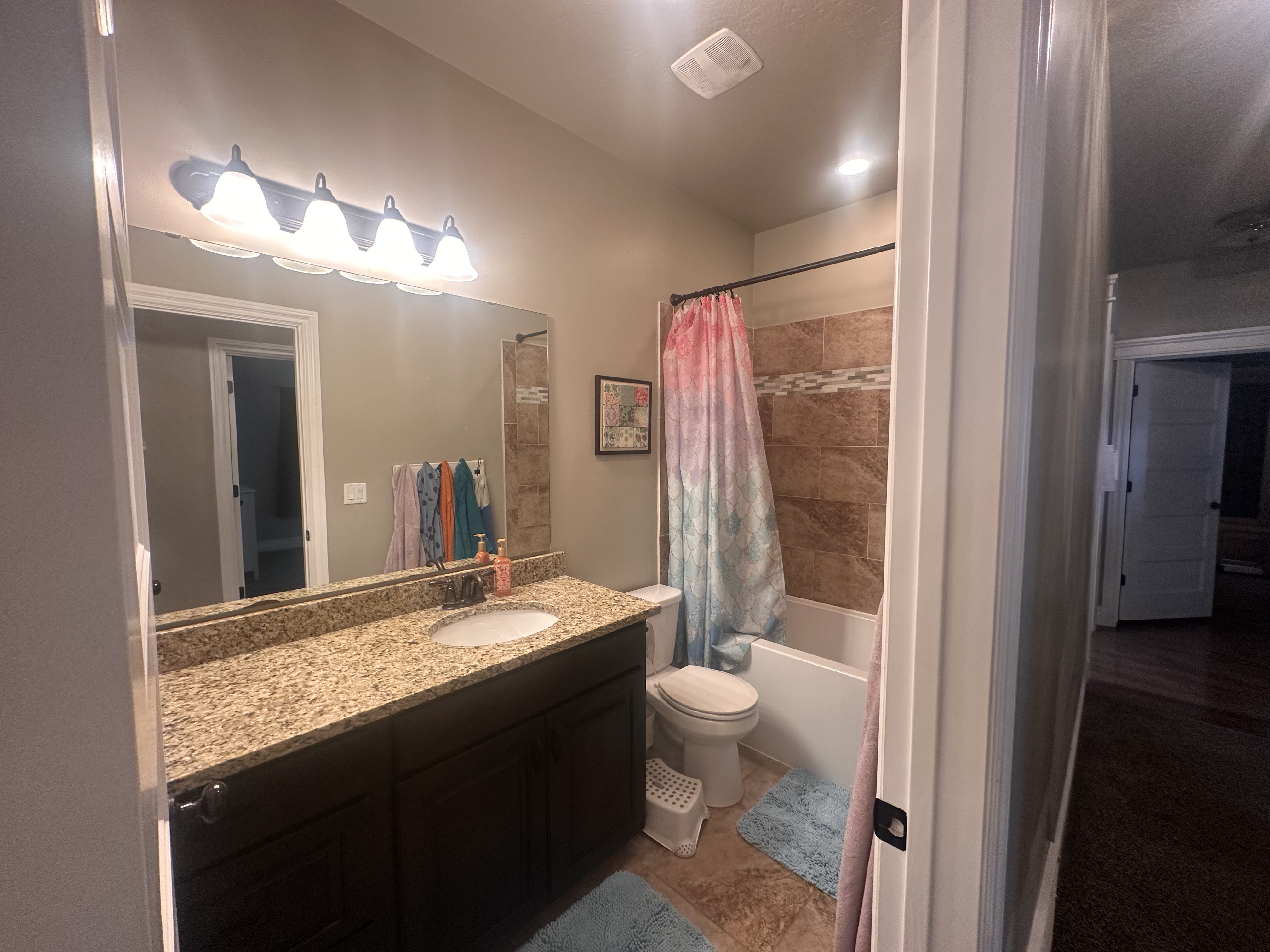 Roosevelt, Utah, 84066, United States, 6 Bedrooms Bedrooms, ,3 BathroomsBathrooms,Residential,For Sale,1976583