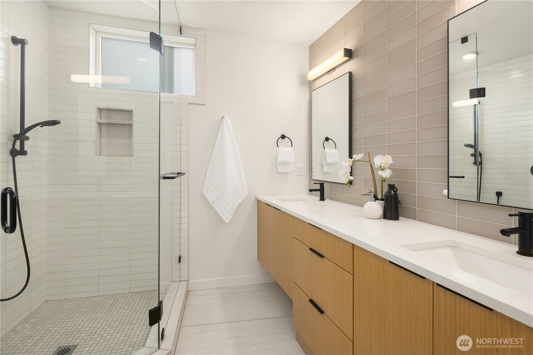 Seattle, Washington, 98115, United States, 3 Bedrooms Bedrooms, ,Residential,For Sale,1926202