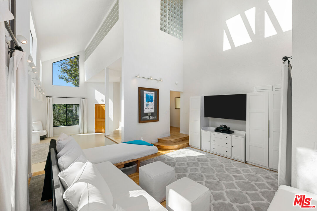 Malibu, California, 90265, United States, 3 Bedrooms Bedrooms, ,3 BathroomsBathrooms,Residential,For Sale,1949478