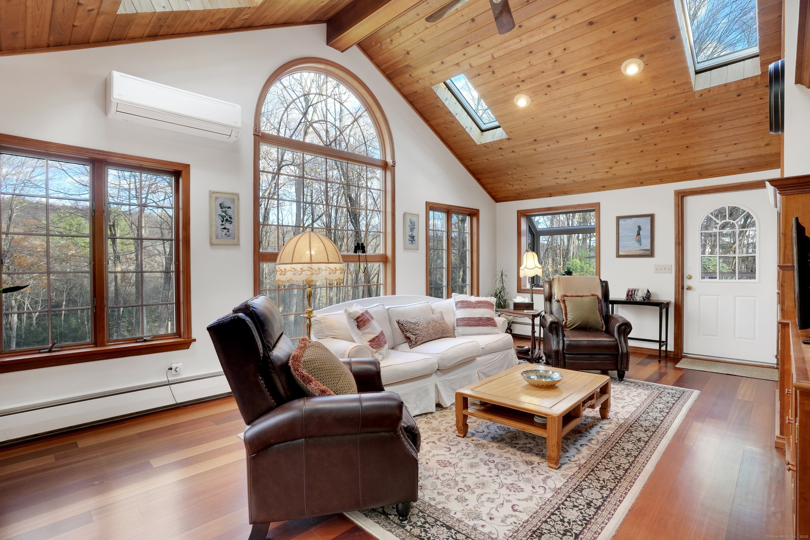 Canton, Connecticut, 06019, United States, 4 Bedrooms Bedrooms, ,3 BathroomsBathrooms,Residential,For Sale,1987943