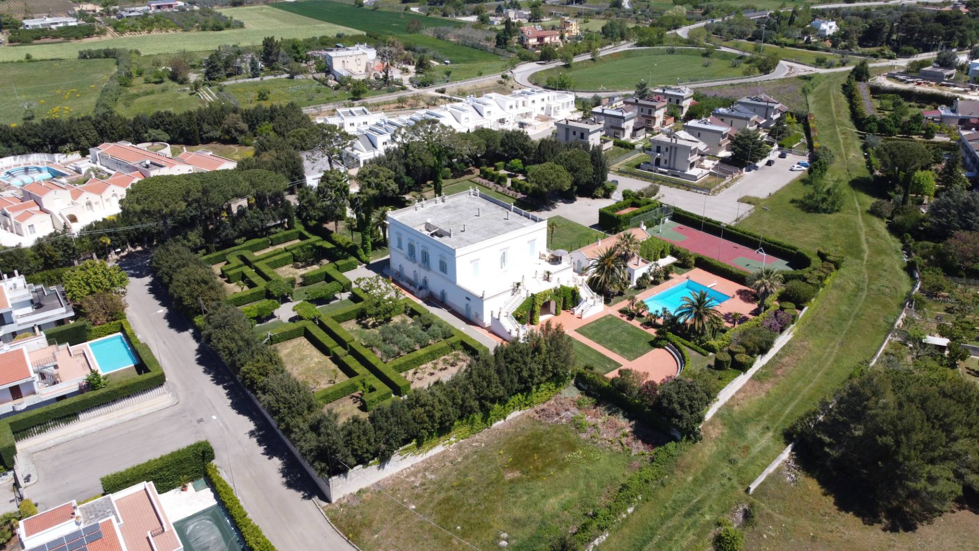 Gioia del Colle, Bari, 70023, IT, 6 Bedrooms Bedrooms, ,9 BathroomsBathrooms,Residential,For Sale,1991978