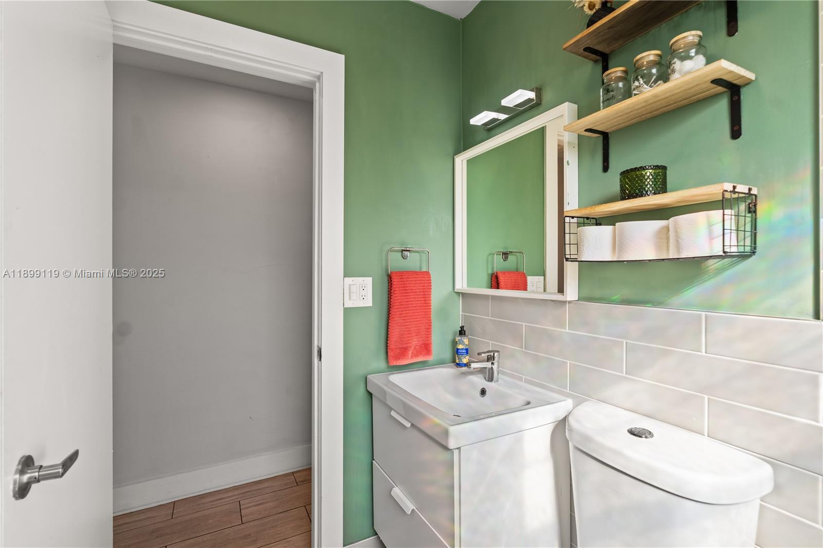 Hollywood, Florida, 33020, United States, 3 Bedrooms Bedrooms, ,2 BathroomsBathrooms,Residential,For Sale,1967684