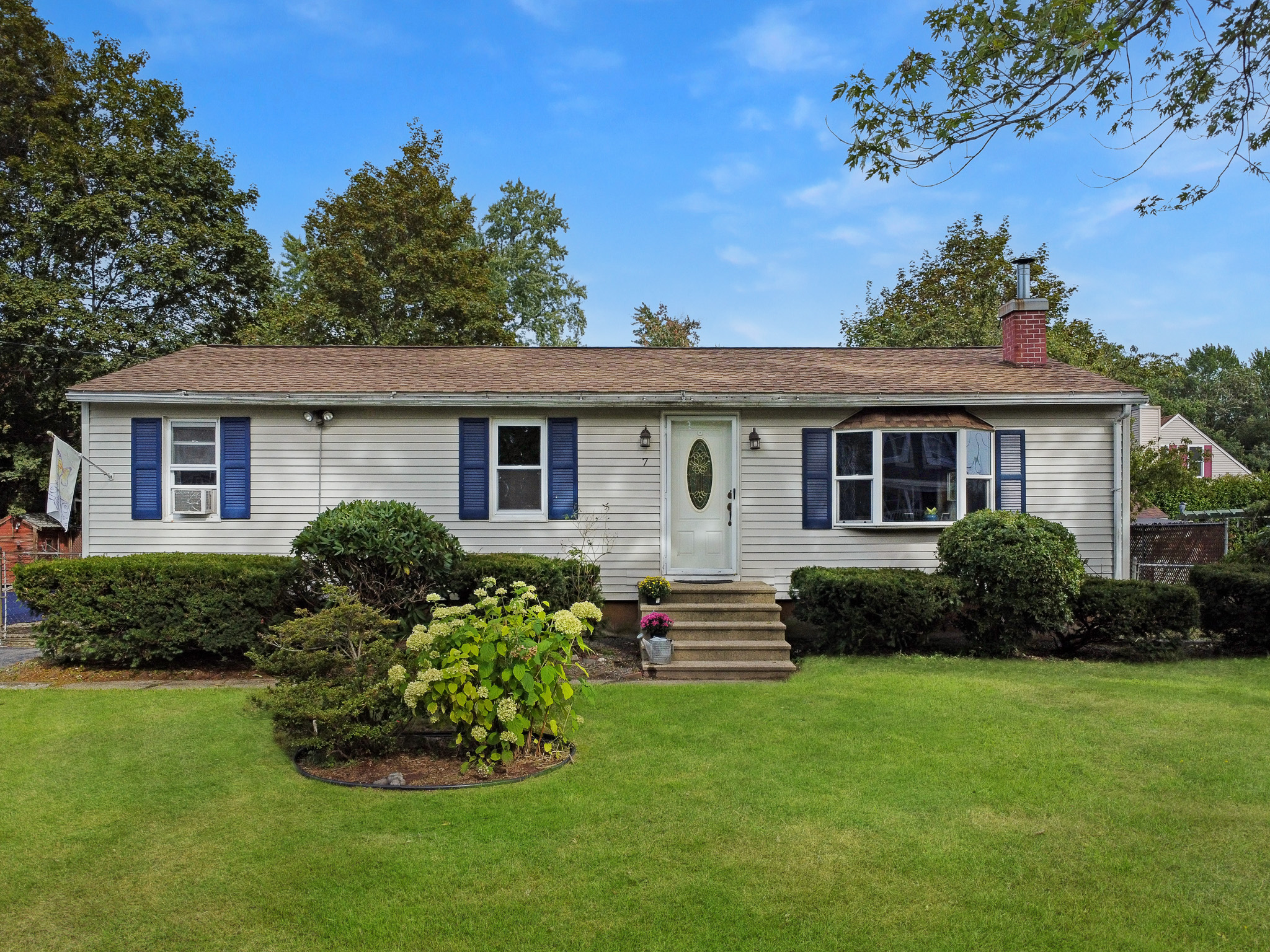Salem, New Hampshire, 03079, United States, 3 Bedrooms Bedrooms, ,2 BathroomsBathrooms,Residential,For Sale,1942641