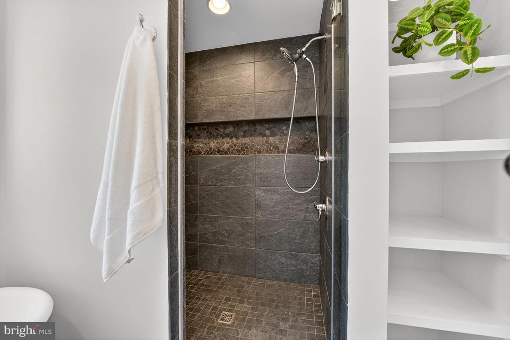 Arlington, Virginia, 22213, United States, 5 Bedrooms Bedrooms, ,5 BathroomsBathrooms,Residential,For Sale,1982488