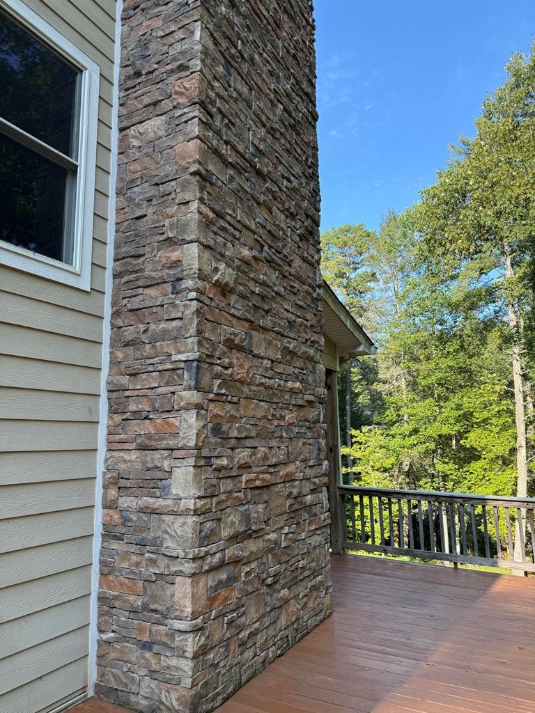 Murphy, North Carolina, 28906, United States, 4 Bedrooms Bedrooms, ,4 BathroomsBathrooms,Residential,For Sale,1989693