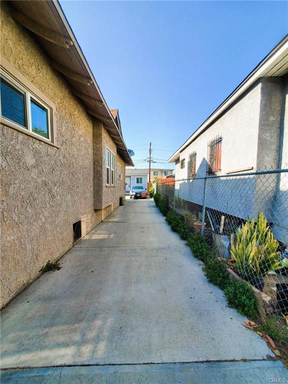 Los Angeles, California, 90037, United States, 4 Bedrooms Bedrooms, ,2 BathroomsBathrooms,Residential,For Sale,1988638