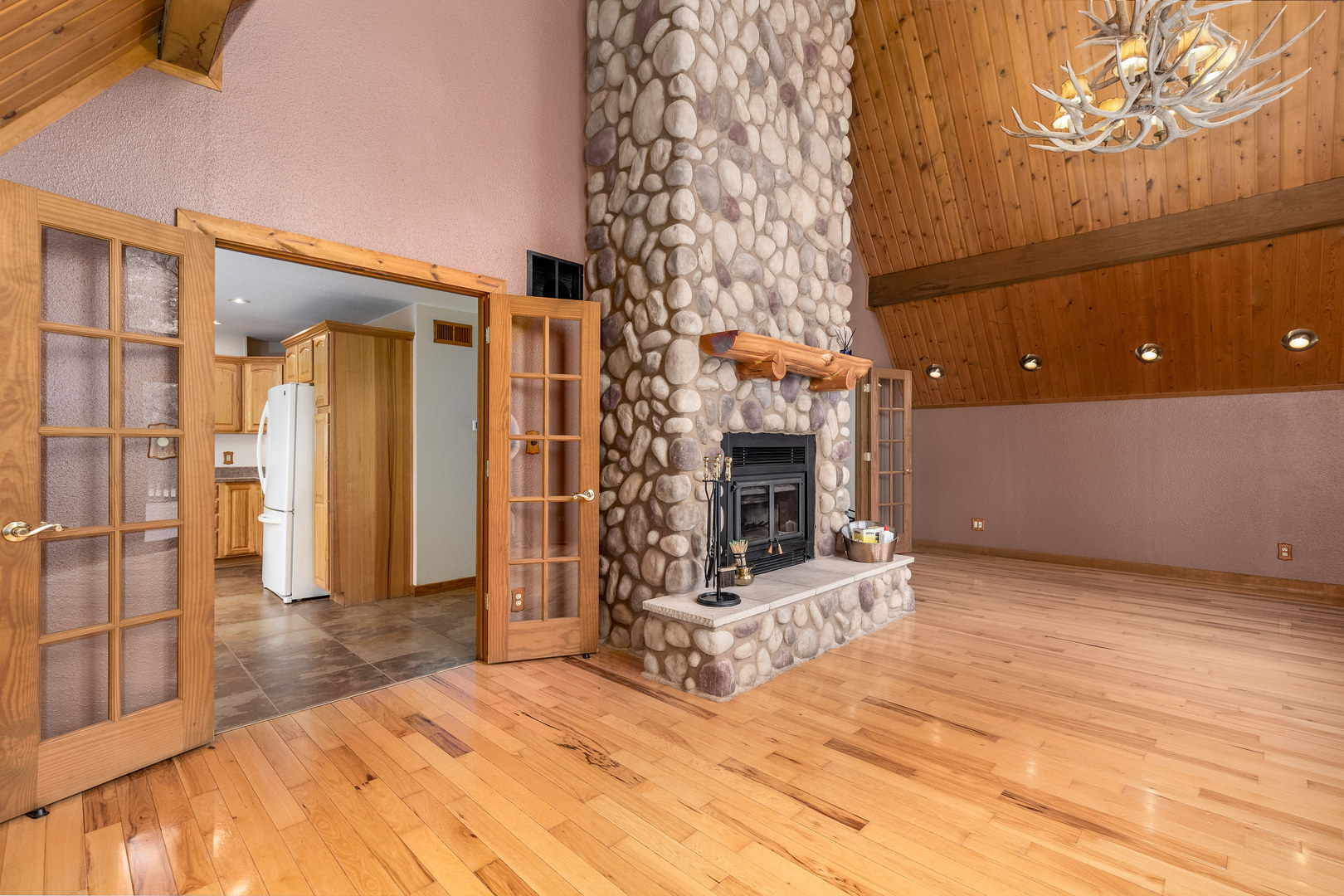 Ottawa, Illinois, 61350, United States, 3 Bedrooms Bedrooms, ,3 BathroomsBathrooms,Residential,For Sale,1957574