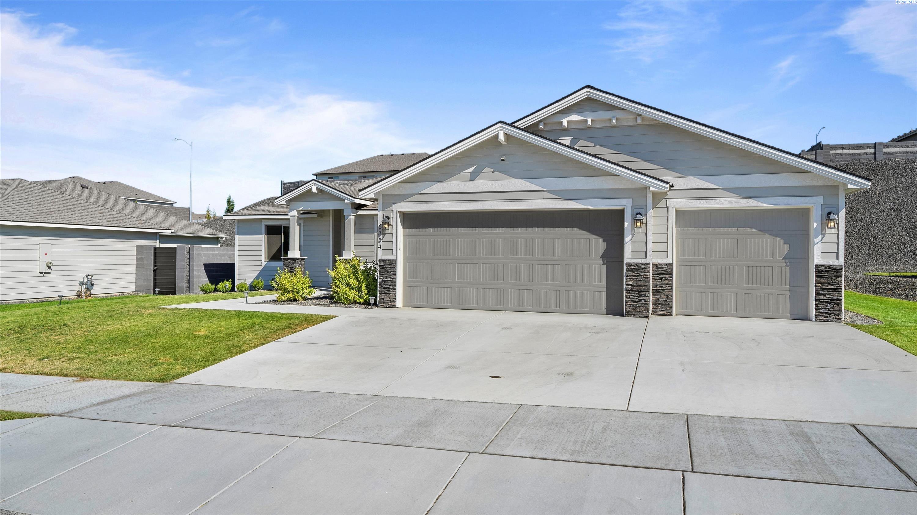 Kennewick, Washington, 99338, United States, 4 Bedrooms Bedrooms, ,1 BathroomBathrooms,Residential,For Sale,1918004