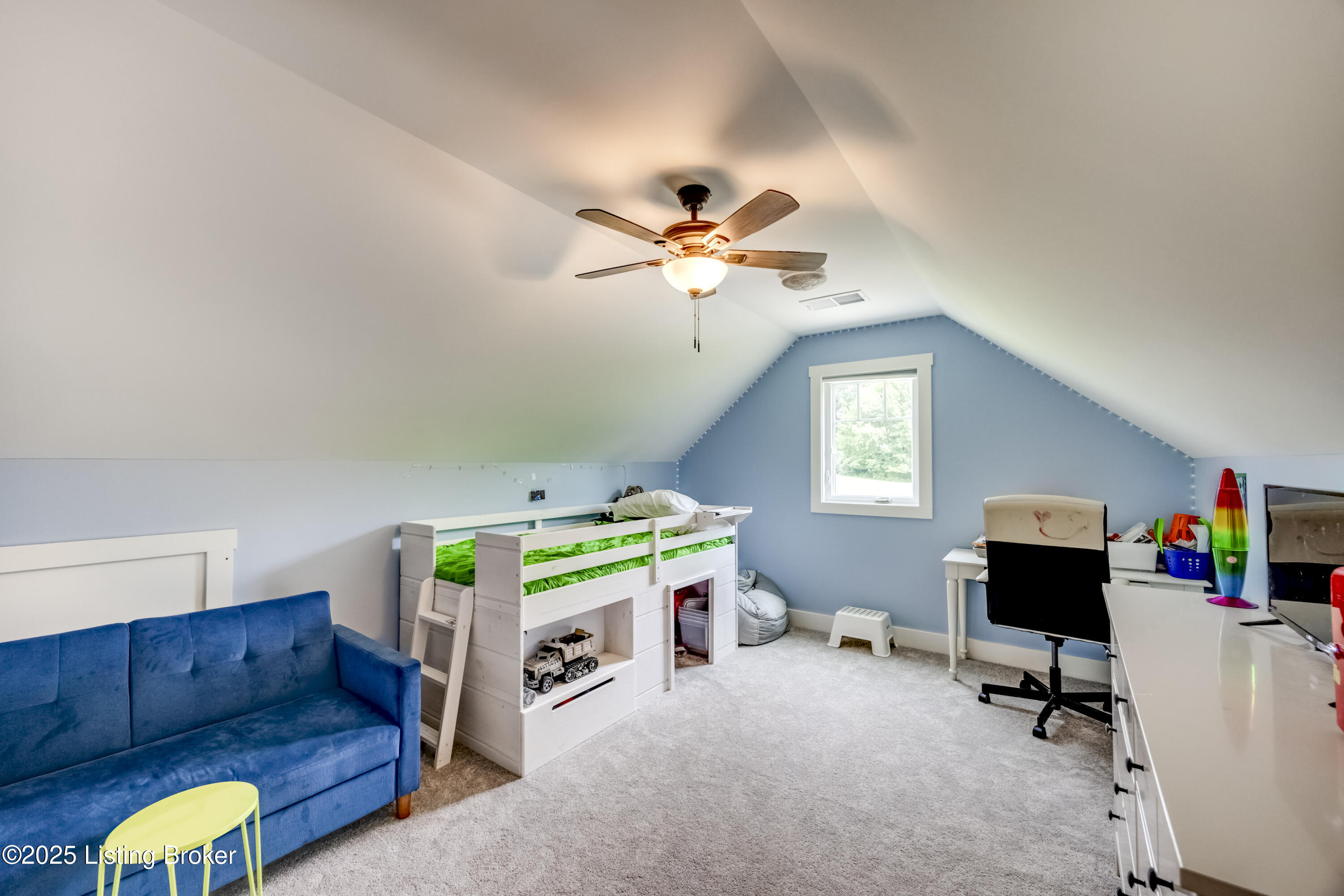 Crestwood, Kentucky, 40014, United States, 5 Bedrooms Bedrooms, ,4 BathroomsBathrooms,Residential,For Sale,1907085
