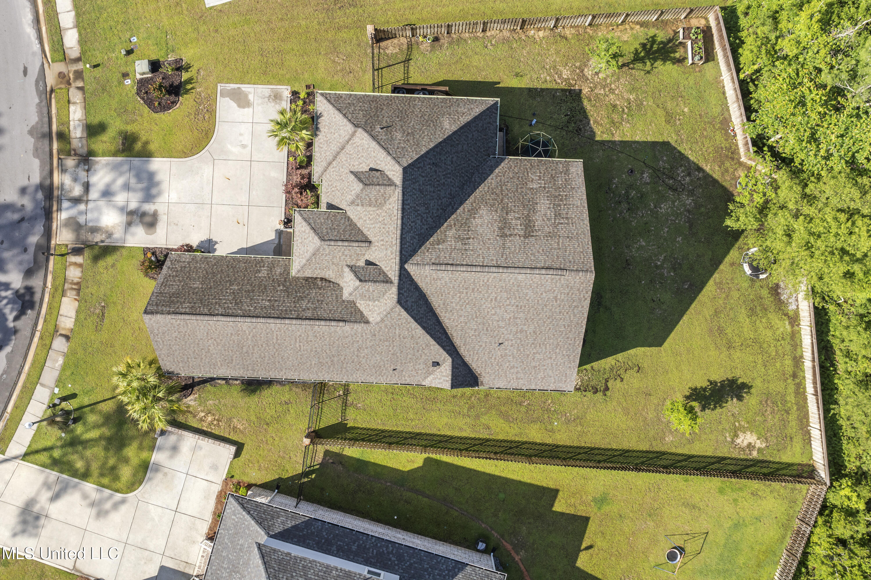 Ocean Springs, Mississippi, 39564, United States, 5 Bedrooms Bedrooms, ,3 BathroomsBathrooms,Residential,For Sale,1805037