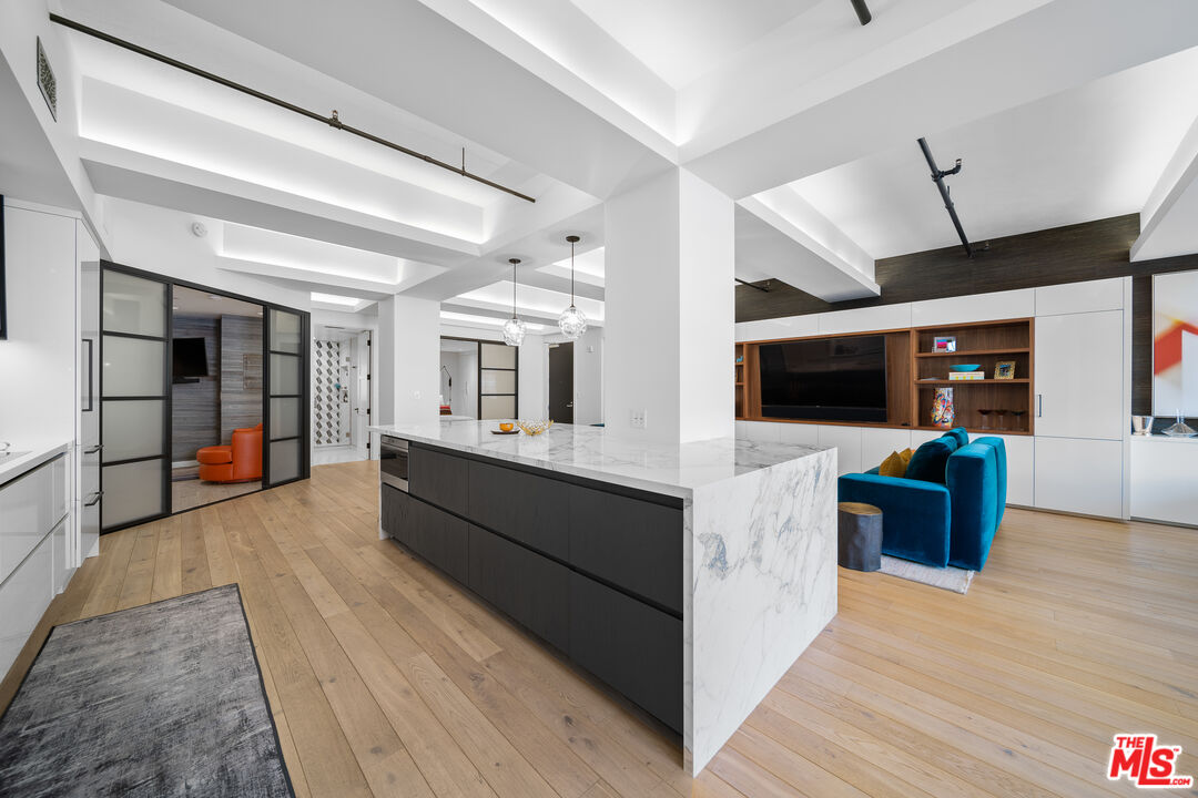 Los Angeles, California, 90014, United States, 2 Bedrooms Bedrooms, ,2 BathroomsBathrooms,Residential,For Sale,1938592