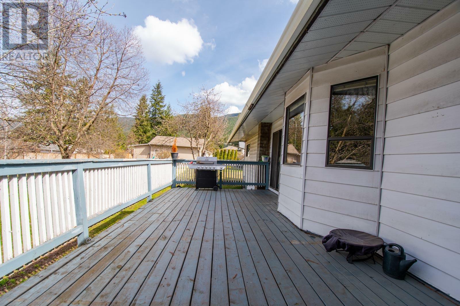 SPALLUMCHEEN, British Columbia, V4Y 0S8, CA, 6 Bedrooms Bedrooms, ,2 BathroomsBathrooms,Residential,For Sale,1838757