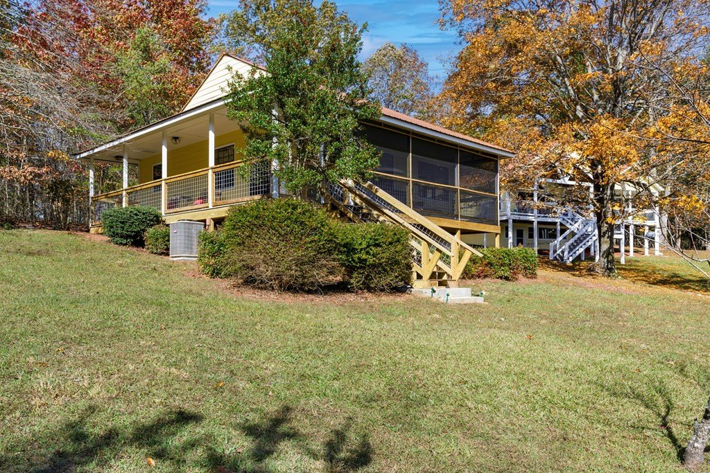 Hiawassee, Georgia, 30546, United States, 2 Bedrooms Bedrooms, ,3 BathroomsBathrooms,Residential,For Sale,1979579